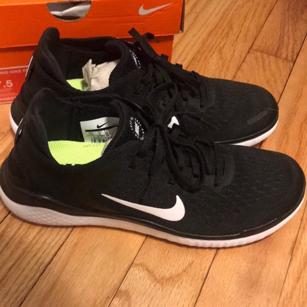 Women’s Nike Free run NEW